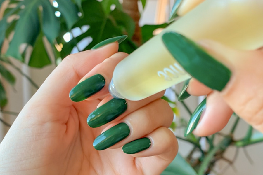 Can I wear nail polish?